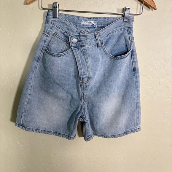 12th Tribe Light Blue Asymmetrical High Waist Vintage Style Denim Shorts Size M - Picture 3 of 6